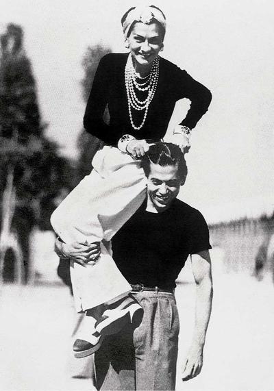 Gabrielle Chanel y su amigo el bailarín, Serge Lifar, 1937